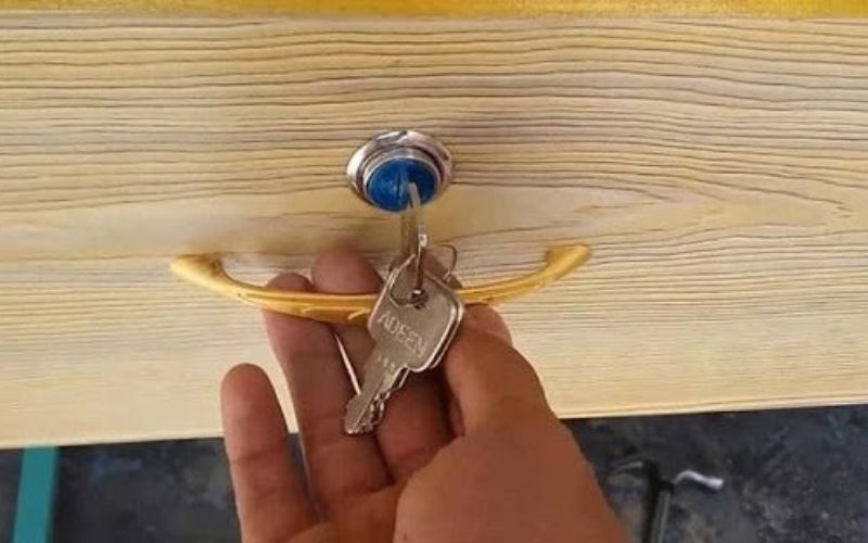 Một số mẹo mở khóa tủ nhanh chóng