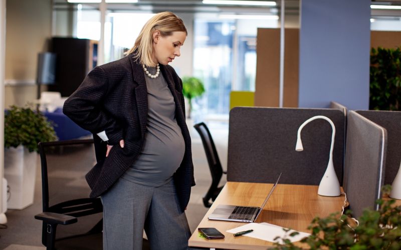 Các tiêu chí chọn ghế làm việc cho bà bầu an toàn 