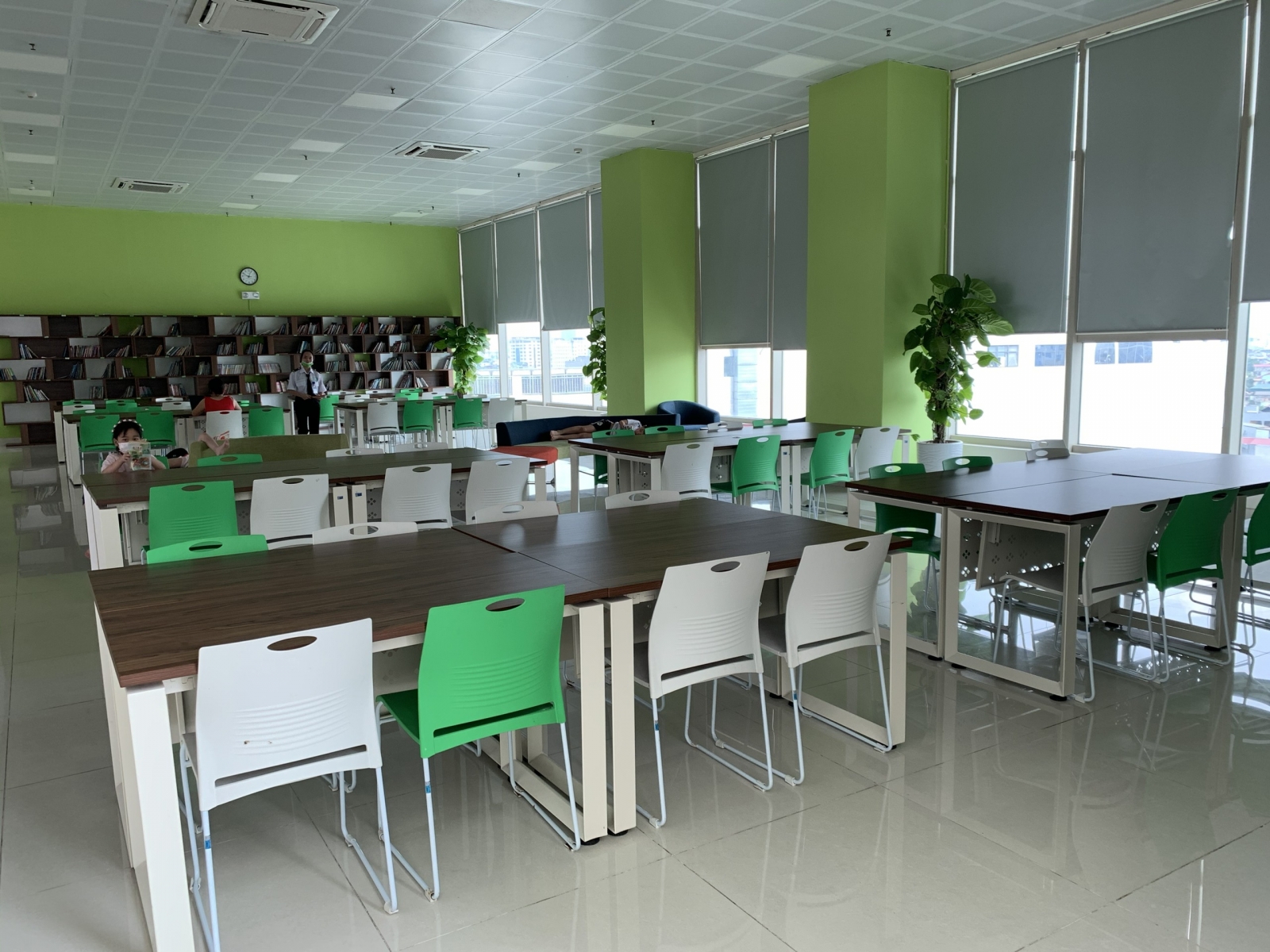 Tính ứng dụng của bàn làm việc HR120SC5