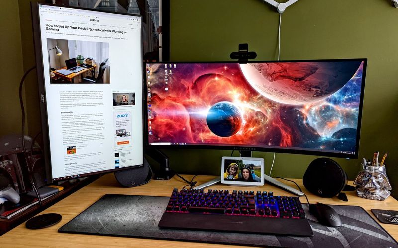 Cách sắp xếp 1 màn hình ngang và 1 màn hình dọc khi làm việc