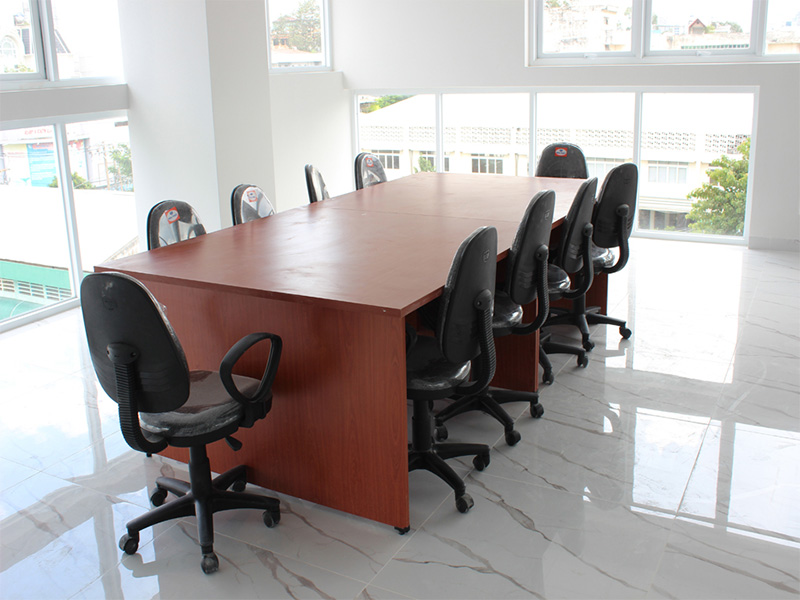 Bàn họp dài ATH1810 dành cho nhiều không gian văn phòng