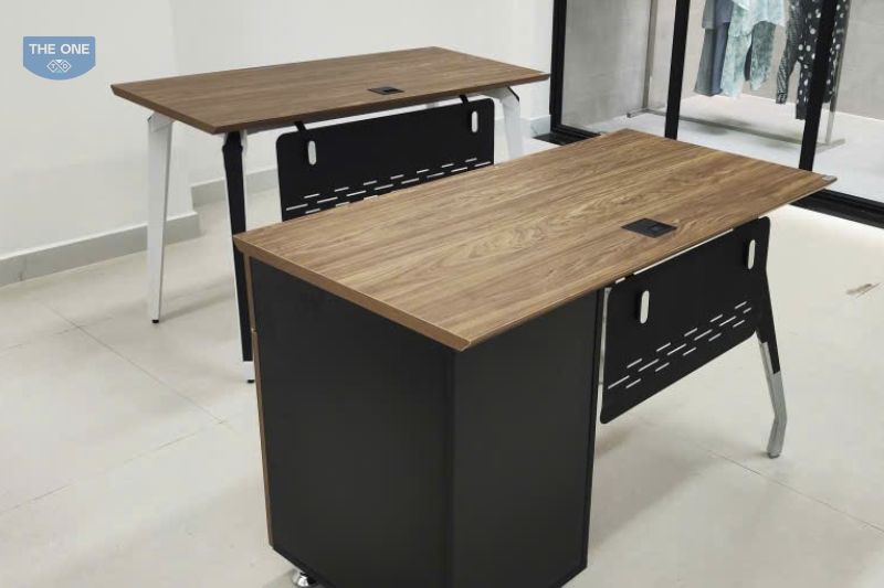 Mẫu bàn làm việc chân sắt 1m6 tiện lợi