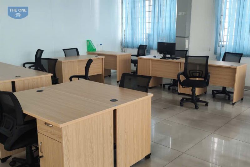 Các mẫu bàn làm việc giá rẻ tiện lợi dành cho nhiều không gian văn phòng