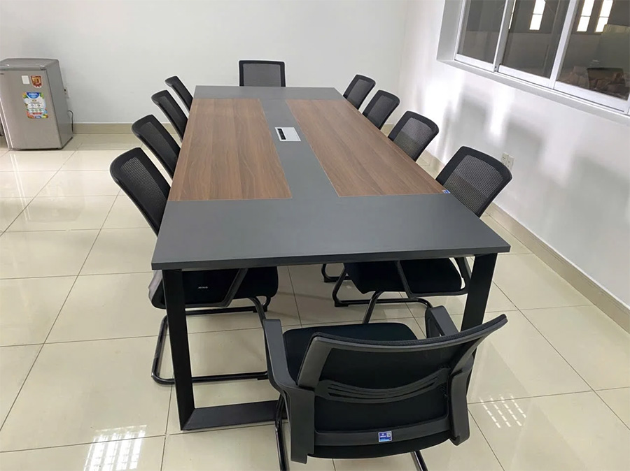 Khung ghế và tay nhựa chắc chắn của ghế GL421
